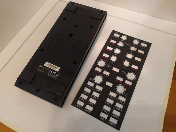 Native Instruments Traktor Kontrol X1 Mk1 DJ Controller - Picture 4 of 12